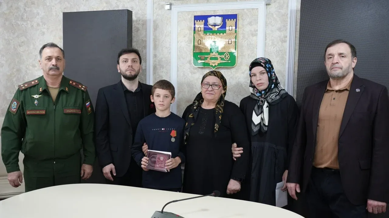 В Хасавюрте вручили госнаграды семьям погибших в СВО военнослужащих