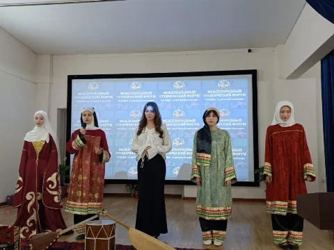 В Махачкале студенты из разных стран обсудили дружбу народов и наследие Гамзатова