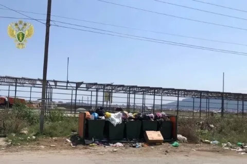 Прокуратура Махачкалы заставила власти убрать мусор в поселке Красноармейск
