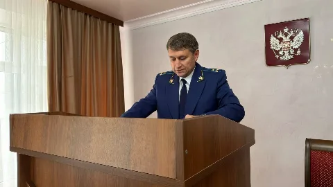 Прокуратура Южно-Сухокумска добилась сокращения числа заместителей главы администрации