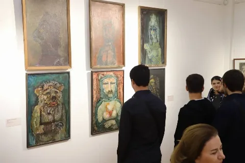Ретроспективная выставка «Подпорки» Ибрагимхалила Супьянова открылась в Махачкале