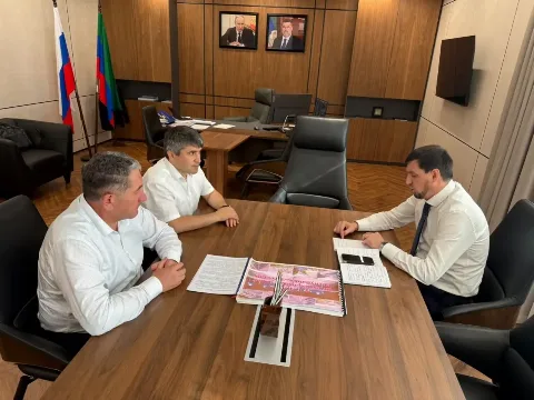 Магомед Курбанов и Рамазан Курбанов обсудили состояние дорог в Табасаранском районе