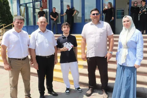 В Кизилюртовском районе День Конституции Дагестана отметили вручением паспортов