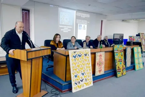 В Дагестане презентовали книгу Зубайдат Гасановой и Фатимы Гаджаловой о кайтагской вышивке