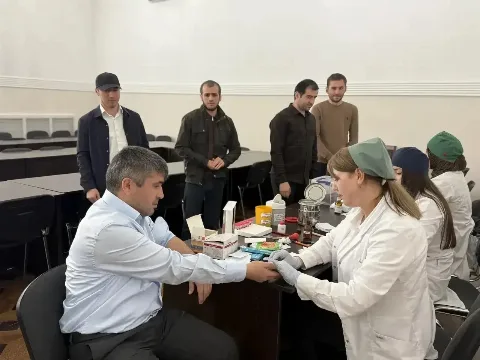 Глава Табасаранского района и его команда прошли медосмотр