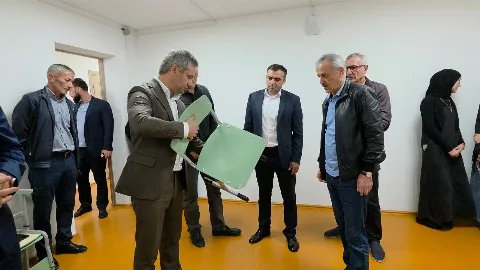 Нурбаганд Нурбагандов проинспектировал капремонт Тлохской школы в Ботлихском районе