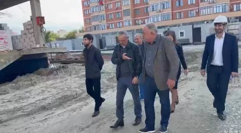 Депутат Госдумы Нурбагандов проверил строительство детсада на 240 мест в Каспийске
