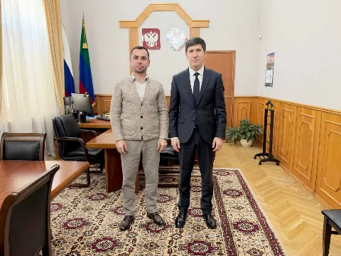Глава Южно-Сухокумска Мамадов и врио руководителя Администрации Главы РД Дибиров обсудили развитие города