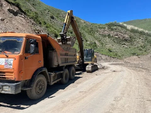 В Дагестане продолжается плановое благоустройство дорожной сети в горных и равнинных районах