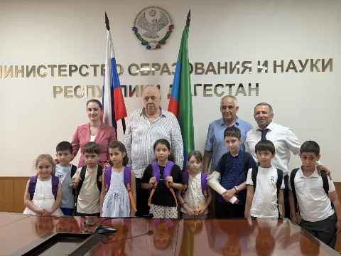 Меценат Нариман Газалиев помог 50 первоклассникам из пяти муниципалитетов Дагестана подготовиться к школе