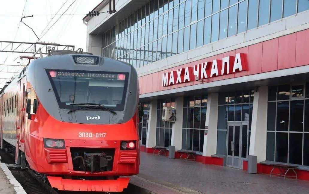 В Дагестане на два месяца изменится расписание вечернего поезда Дербент – Махачкала