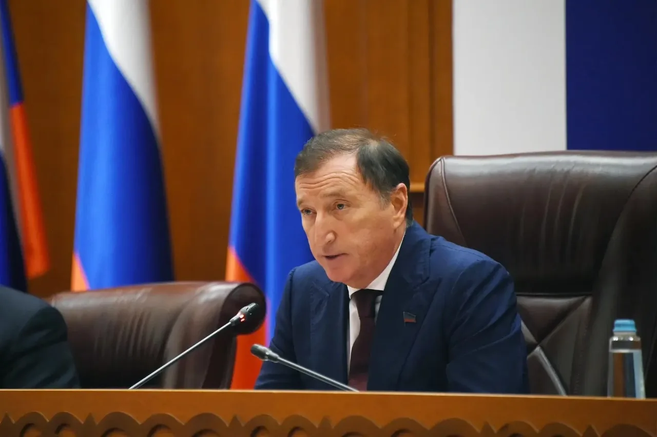 Заур Аскендеров занял 13-е место в рейтинге глав заксобраний России